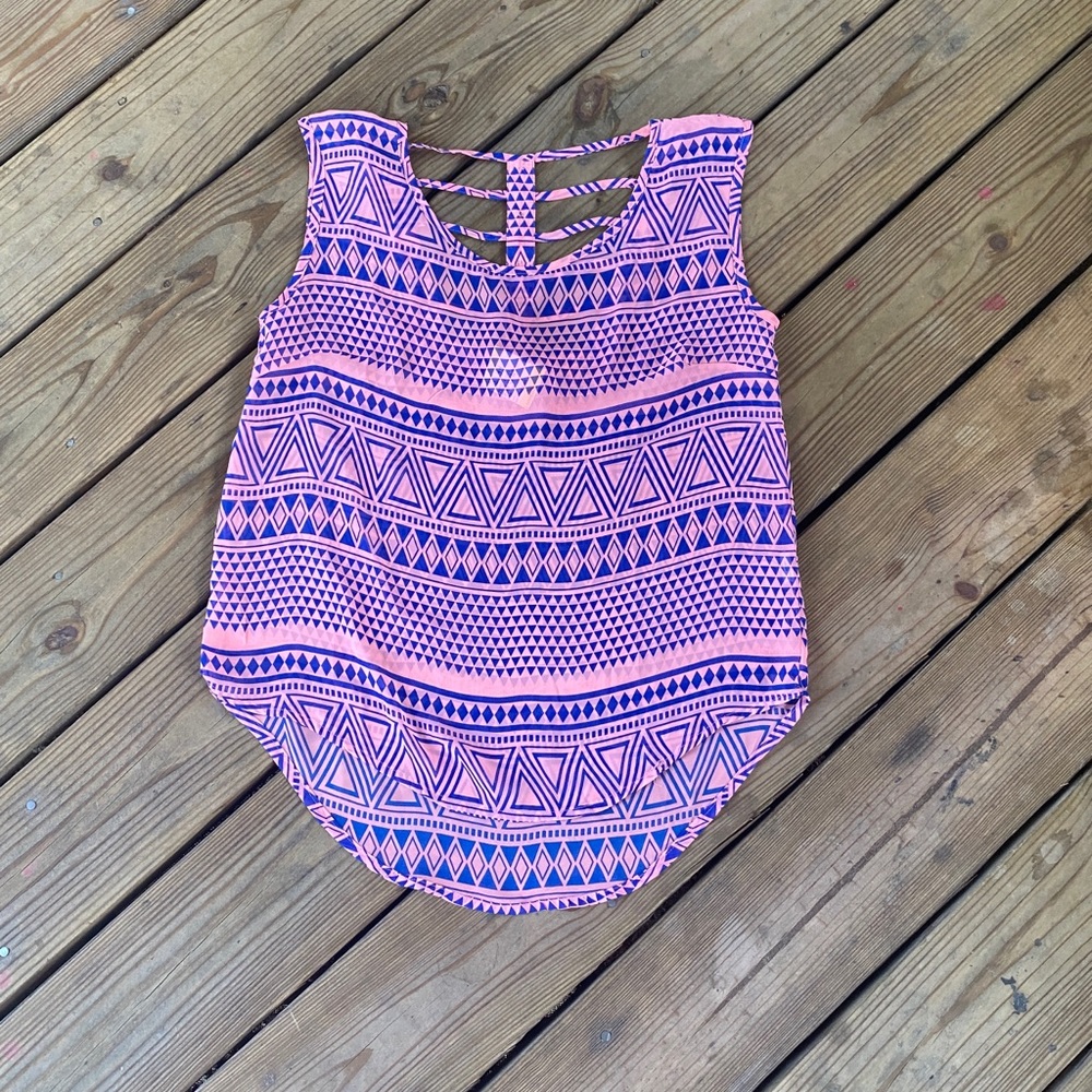 M size Sleeveless gorget very pretty shirt